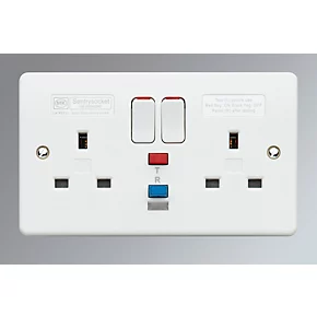 MK Logic Plus 13A 2-Gang DP Switched Active Socket White 2 MK Logic Plus 13A 2-Gang DP Switched Active Socket White - Image 2