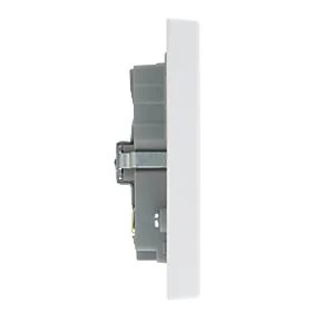 British General 900 Series 13A 2-Gang Unswitched Socket + 4.2A 4-Outlet Type A USB Charger White 3 British General 900 Series 13A 2-Gang Unswitched Socket + 4.2A 4-Outlet Type A USB Charger White - Image 3