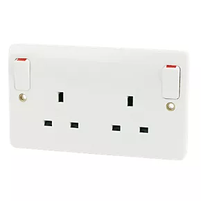 MK Logic Plus 13A 2-Gang DP Switched Plug Socket White 1 MK Logic Plus 13A 2-Gang DP Switched Plug Socket White
