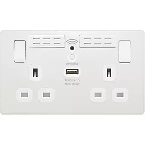 British General Evolve 13A 2-Gang SP Switched Double Socket With WiFi Extender + 2.1A 1-Outlet Type A USB Charger White with White Inserts 3 British General Evolve 13A 2-Gang SP Switched Double Socket With WiFi Extender + 2.1A 1-Outlet Type A USB Charger White with White Inserts - Image 3