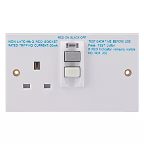 Schneider Electric Exclusive Square Edge 30mA 1-Gang Unswitched Active RCD Socket White 2 Schneider Electric Exclusive Square Edge 30mA 1-Gang Unswitched Active RCD Socket White - Image 2
