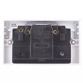 Schneider Electric Exclusive Square Edge 30mA 1-Gang Unswitched Active RCD Socket White 4 Schneider Electric Exclusive Square Edge 30mA 1-Gang Unswitched Active RCD Socket White - Image 4