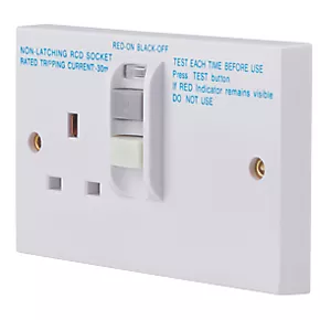 Schneider Electric Exclusive Square Edge 30mA 1-Gang Unswitched Active RCD Socket White 1 Schneider Electric Exclusive Square Edge 30mA 1-Gang Unswitched Active RCD Socket White