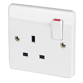 MK Logic Plus 13A 1-Gang DP Switched Plug Socket White 5 Pack 2 MK Logic Plus 13A 1-Gang DP Switched Plug Socket White 5 Pack - Image 2