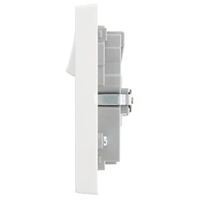 British General 900 Series 13A 2-Gang SP Switched Socket + 3A 2-Outlet Type A & C USB Charger White 4 British General 900 Series 13A 2-Gang SP Switched Socket + 3A 2-Outlet Type A & C USB Charger White - Image 4