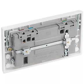 British General 900 Series 13A 2-Gang SP Switched Socket + 3A 2-Outlet Type A & C USB Charger White 6 British General 900 Series 13A 2-Gang SP Switched Socket + 3A 2-Outlet Type A & C USB Charger White - Image 6