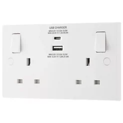 British General 900 Series 13A 2-Gang SP Switched Socket + 3A 2-Outlet Type A & C USB Charger White