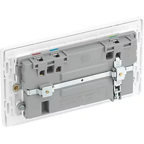 British General Evolve 13A 2-Gang SP Switched Socket + 3.1A 2-Outlet Type A USB Charger Pearlescent White with White Inserts 5 British General Evolve 13A 2-Gang SP Switched Socket + 3.1A 2-Outlet Type A USB Charger Pearlescent White with White Inserts - Image 5