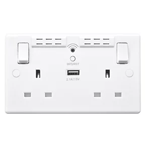 British General 800 Series 13A 2-Gang SP Switched Wi-Fi Extender Socket + 2.1A 1-Outlet Type A USB Charger White 2 British General 800 Series 13A 2-Gang SP Switched Wi-Fi Extender Socket + 2.1A 1-Outlet Type A USB Charger White - Image 2
